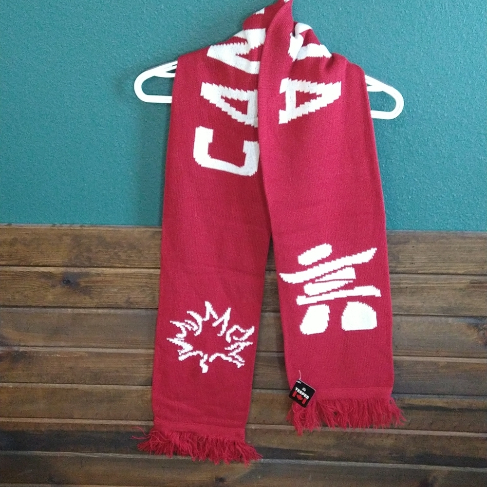 TeePee Knit Canada Scarf